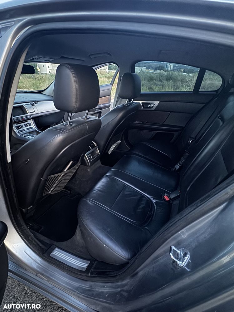 Jaguar XF 2.2D Portfolio - 6