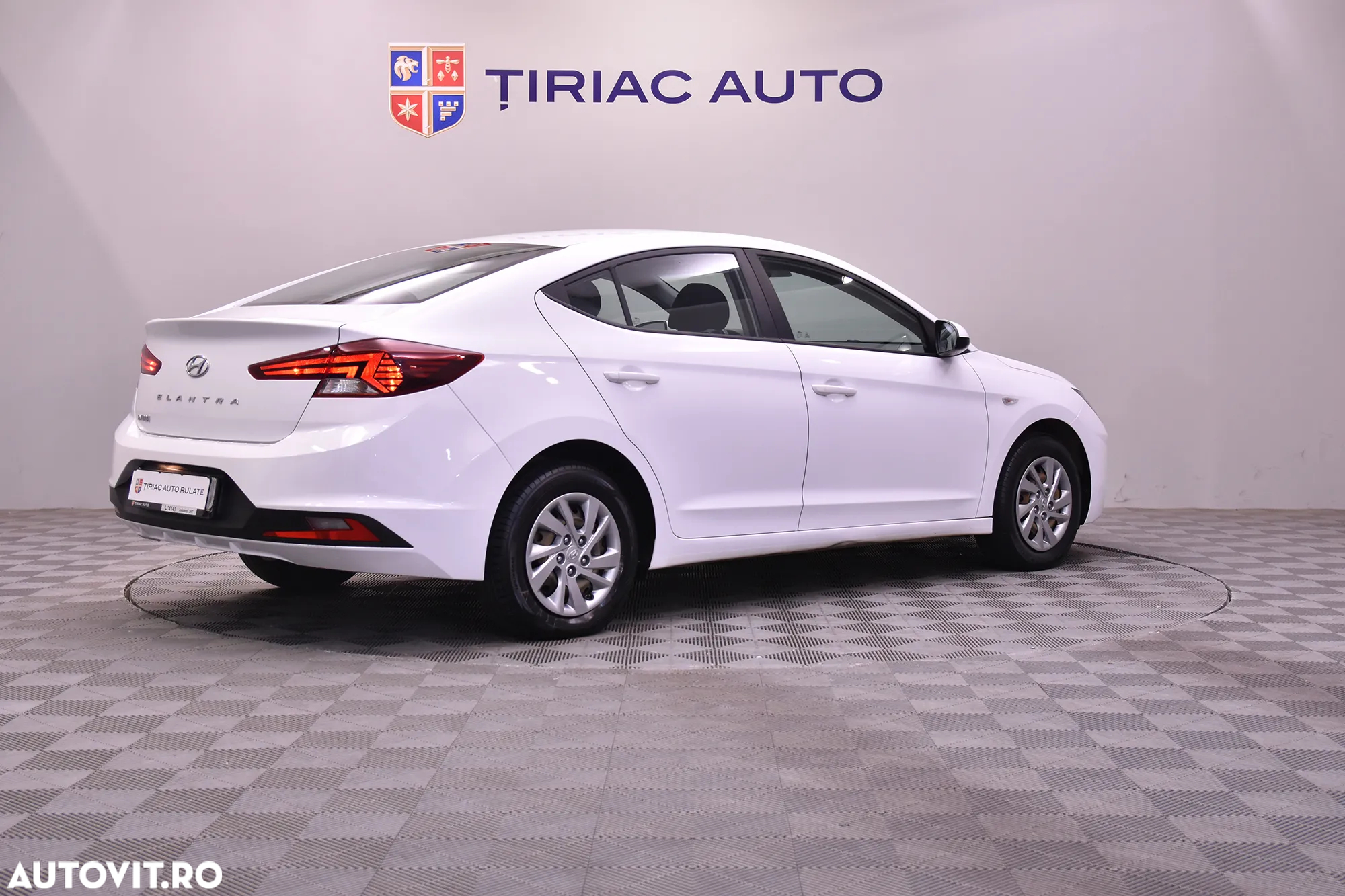 Hyundai Elantra - 5
