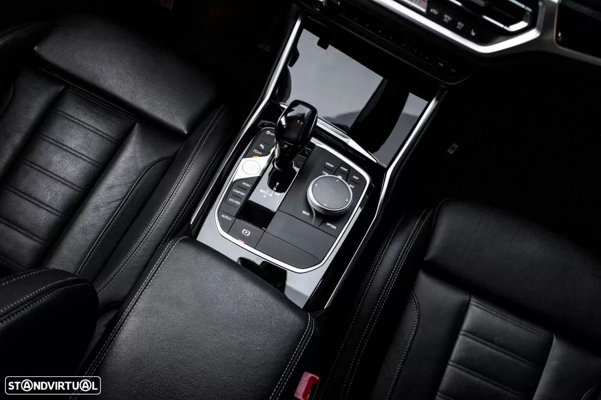 BMW 320 d Touring Line Luxury Auto - 37