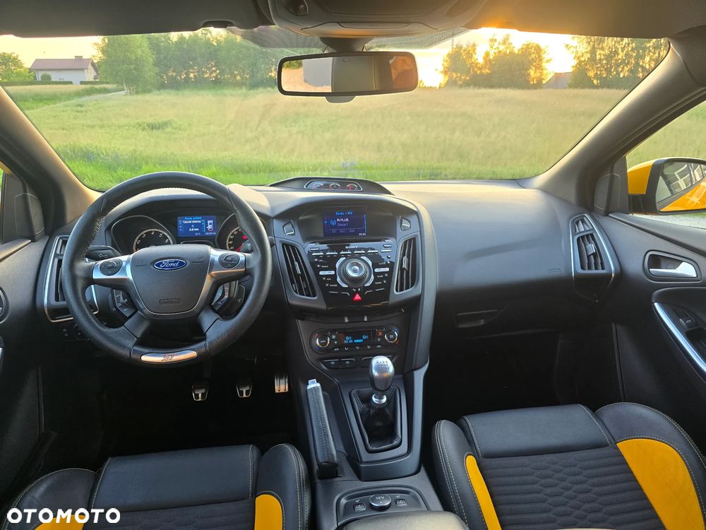 Ford Focus 2.0 EcoBoost ST - 25
