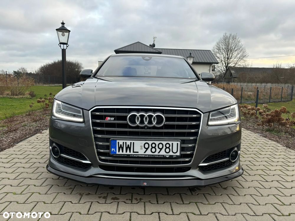 Audi S8 - 12