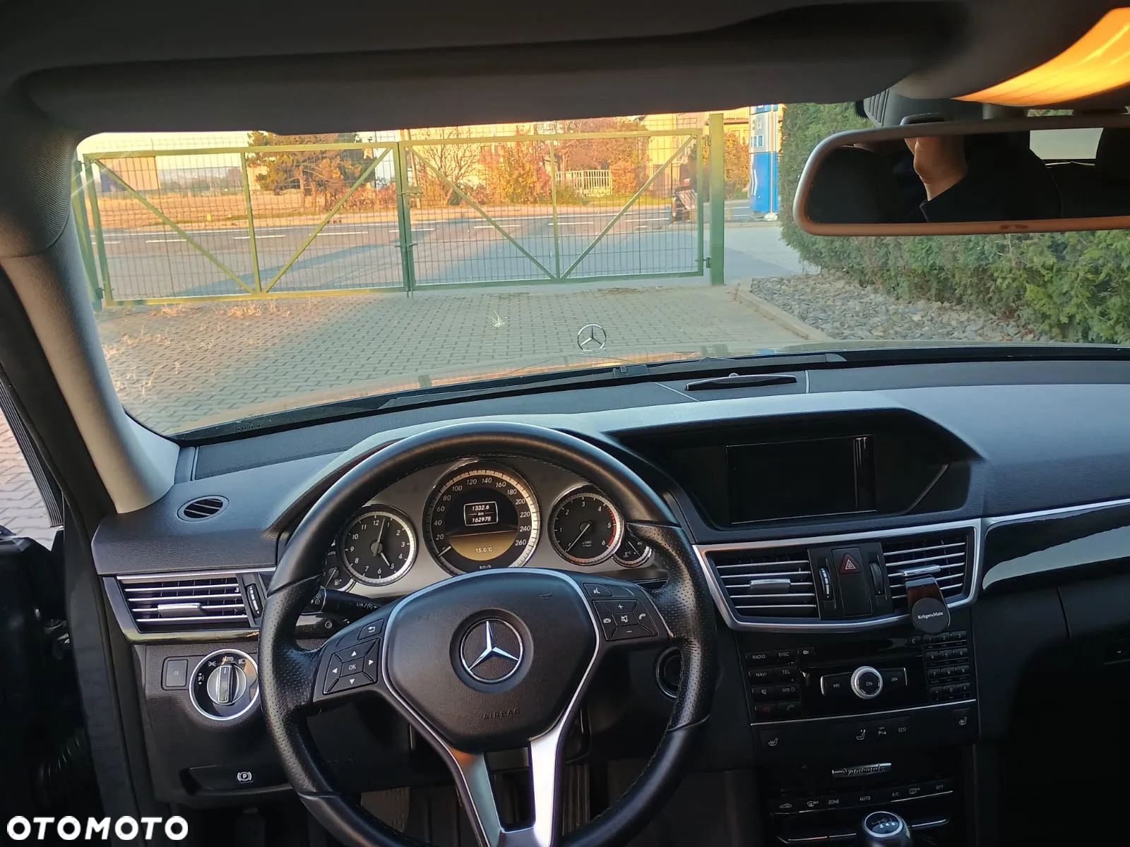 Mercedes-Benz Klasa E 220 CDI BlueEff Avantgarde - 2