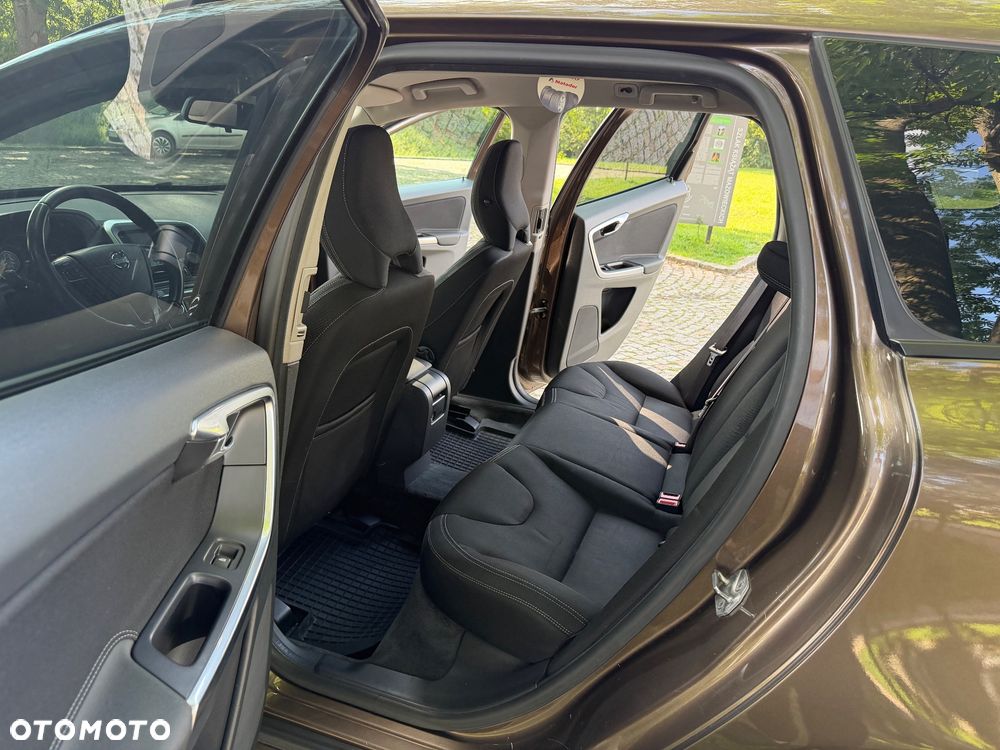 Volvo XC 60 D3 Geartronic Momentum - 25