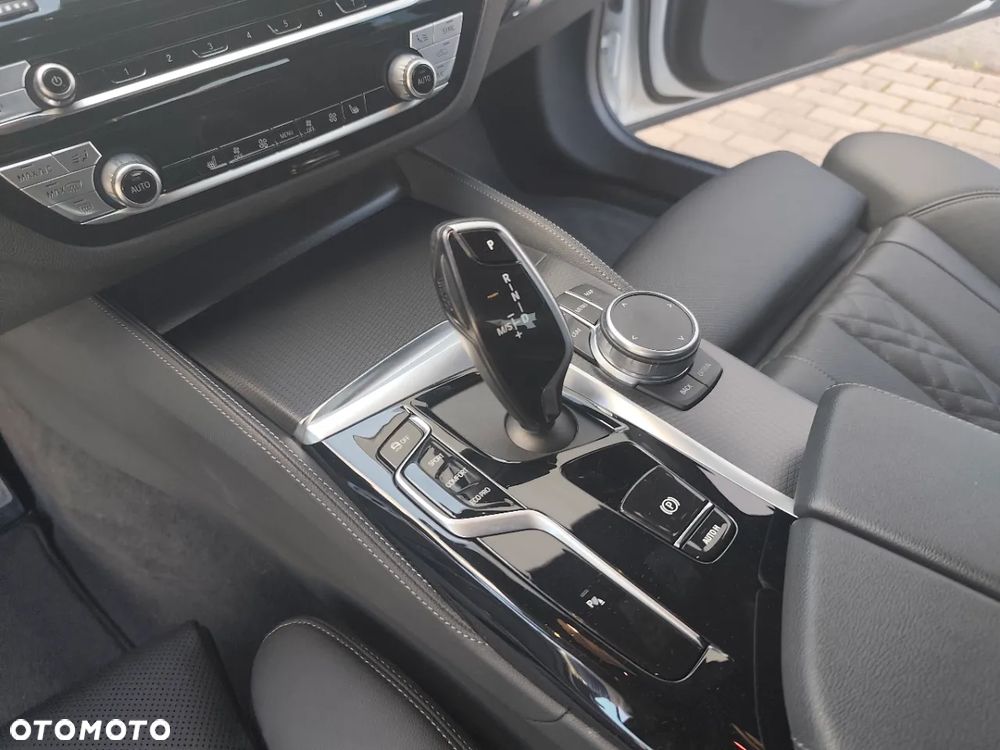 BMW Seria 5 520d xDrive Sport - 10
