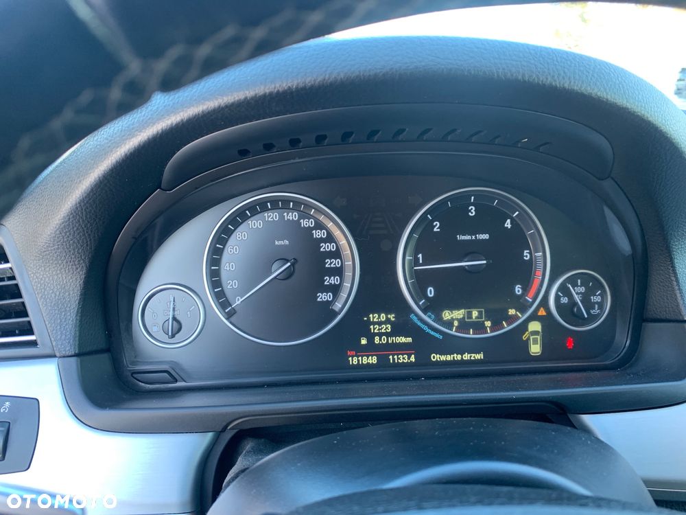 BMW Seria 5 520d xDrive - 11