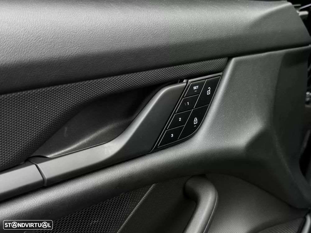 Porsche Taycan 4 - 29