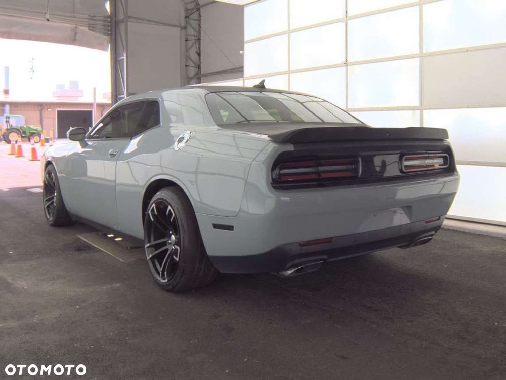 Dodge Challenger - 5