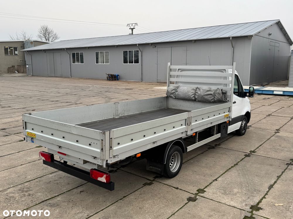 Mercedes-Benz Sprinter - 10