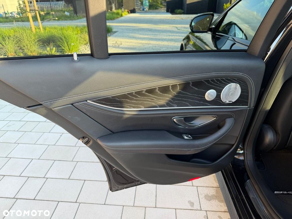 Mercedes-Benz Klasa E 220 d 4-Matic 9G-TRONIC - 11