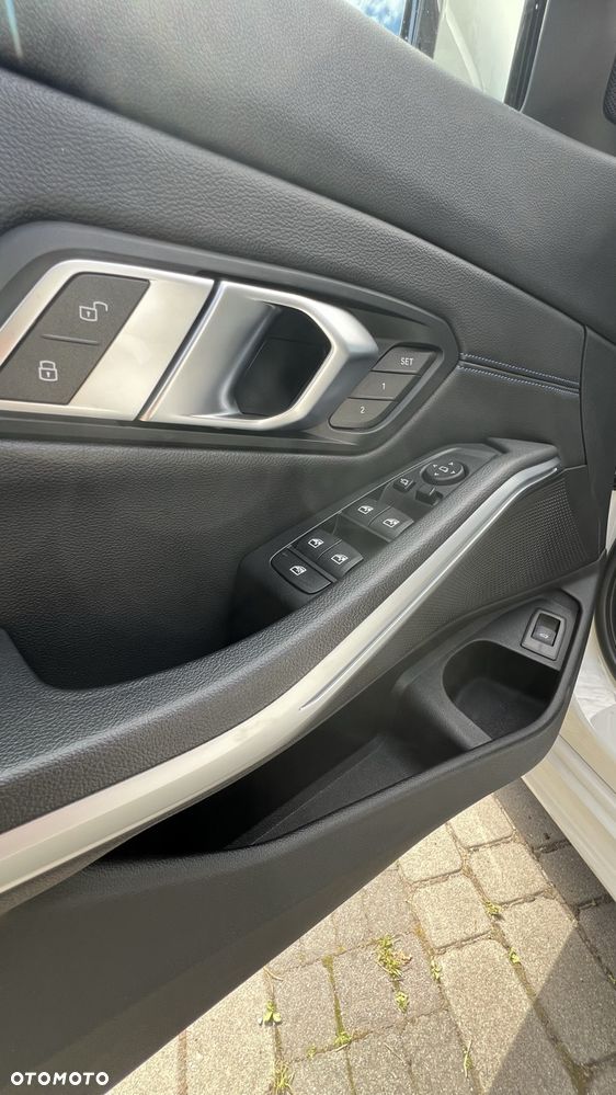BMW Seria 3 320d xDrive M Sport - 16