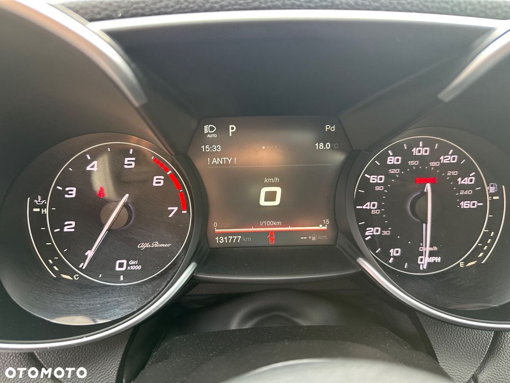 Alfa Romeo Giulia 2.0 Turbo 16V AT8 Veloce - 12