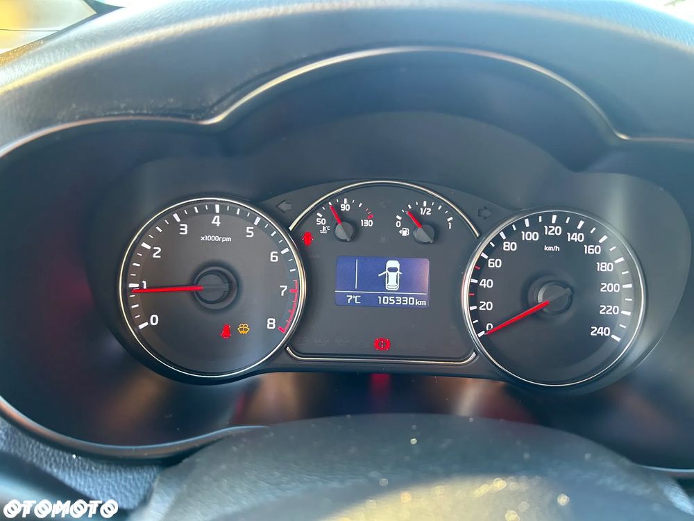 Kia Carens 1.6 GDI Attract - 24