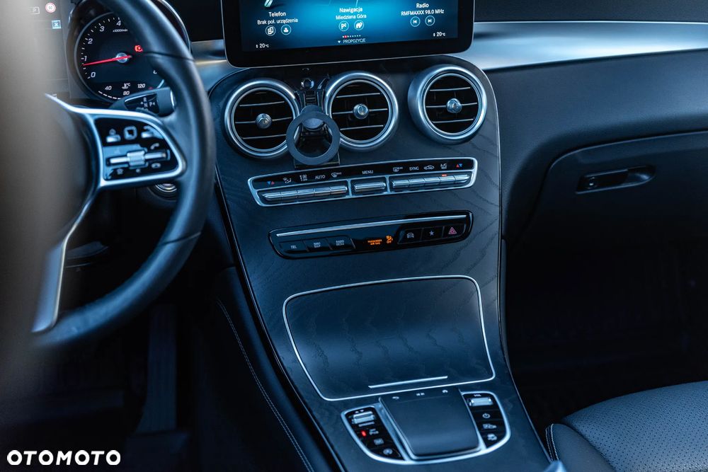 Mercedes-Benz GLC 300 4Matic 9G-TRONIC AMG Line Plus - 26