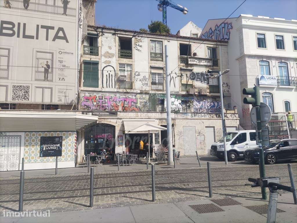 Armazém e duas lojas para venda, no Campo das Cebolas, Alfama - Grande imagem: 2/16