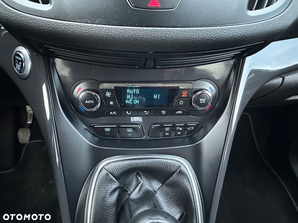 Ford Kuga 2.0 TDCi 2x4 Titanium - 24