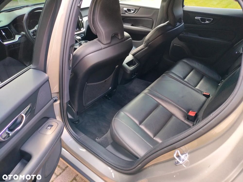 Volvo V60 T6 AWD R-Design - 13