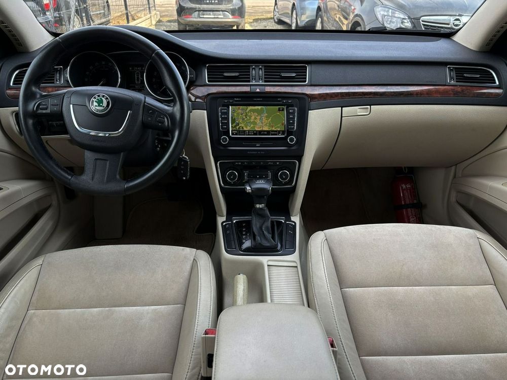 Skoda Superb 2.0 TDI Elegance DSG - 30