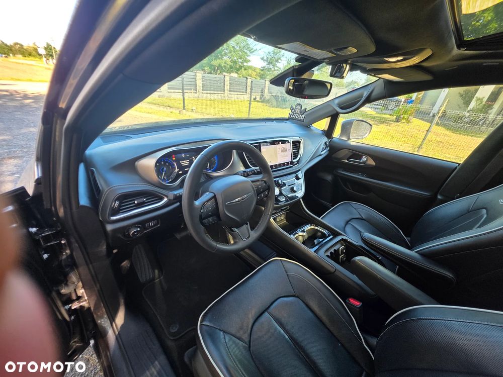 Chrysler Pacifica - 16