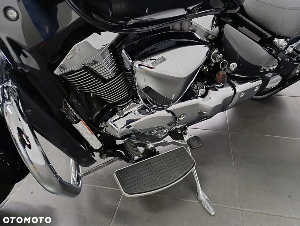 Suzuki Intruder - 9
