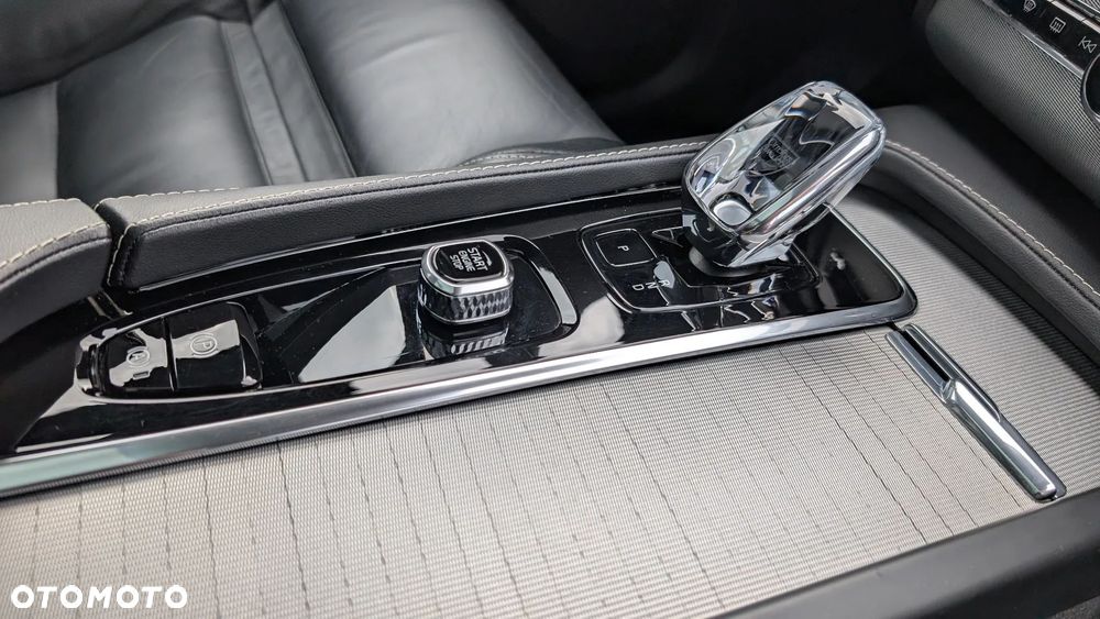 Volvo XC 90 B5 D AWD Ultimate Dark 7os - 29