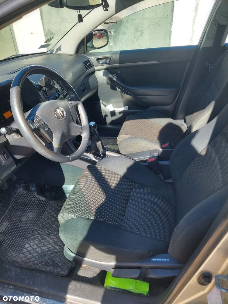 Toyota Avensis - 6