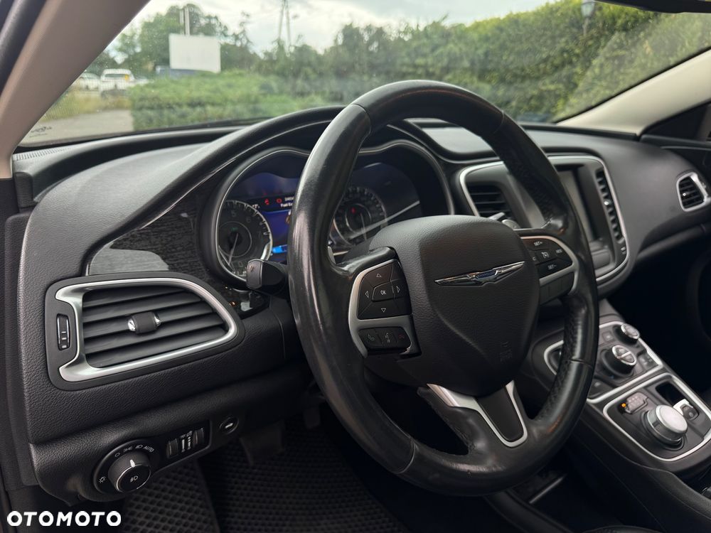 Chrysler 200 - 6