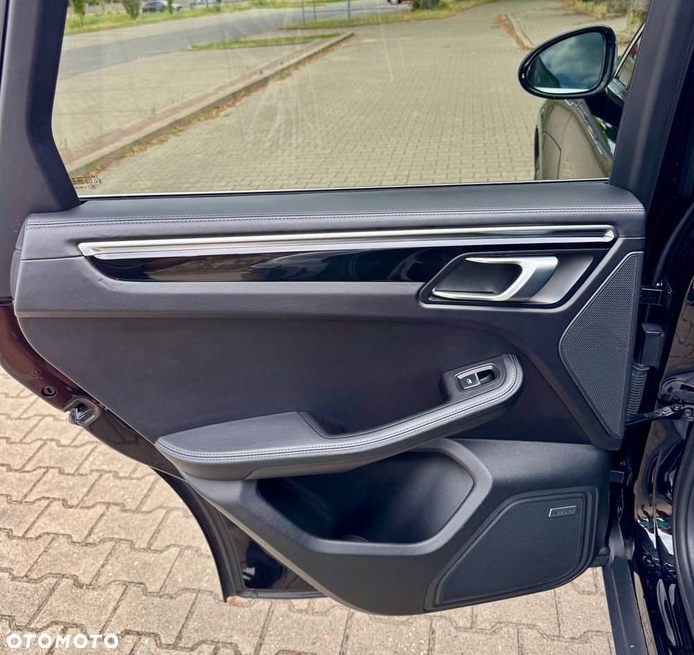 Porsche Macan S - 25