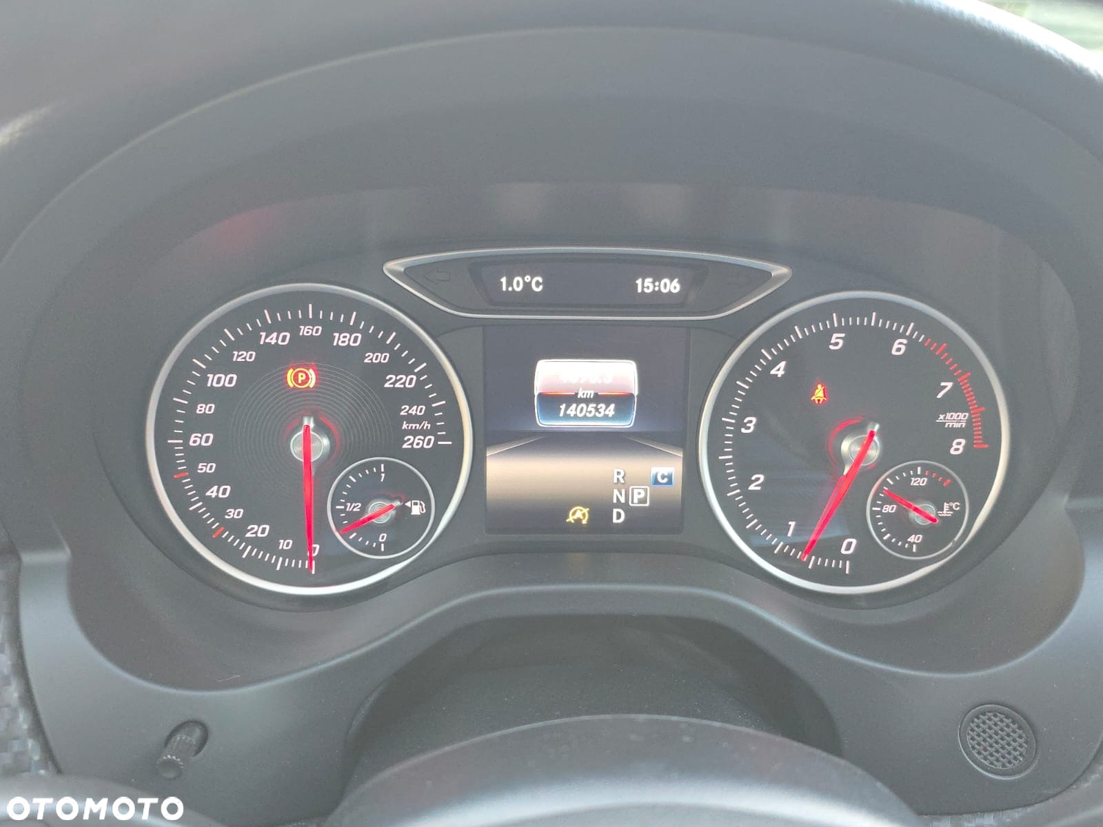 Mercedes-Benz GLA 180 7G-DCT - 9