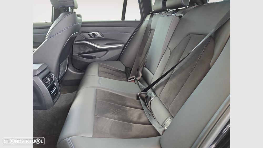 BMW 320 d Pack Desportivo M Auto - 13