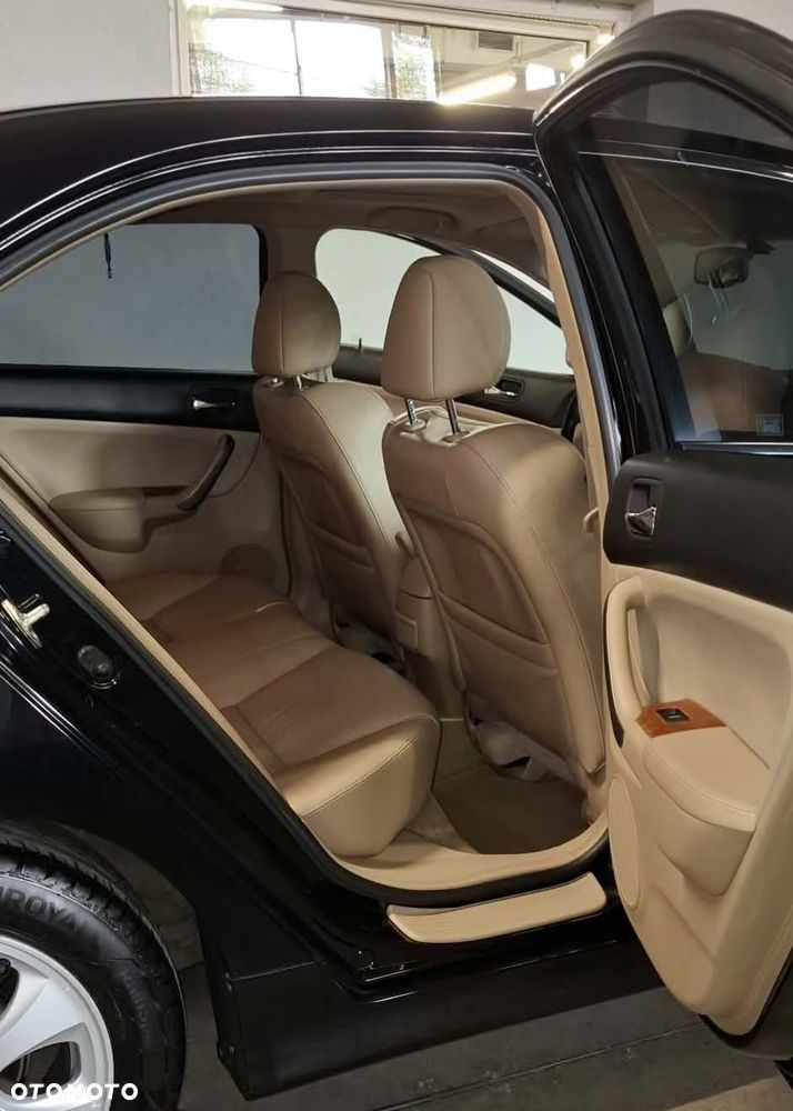 Honda Accord 2.0 Executive - 15