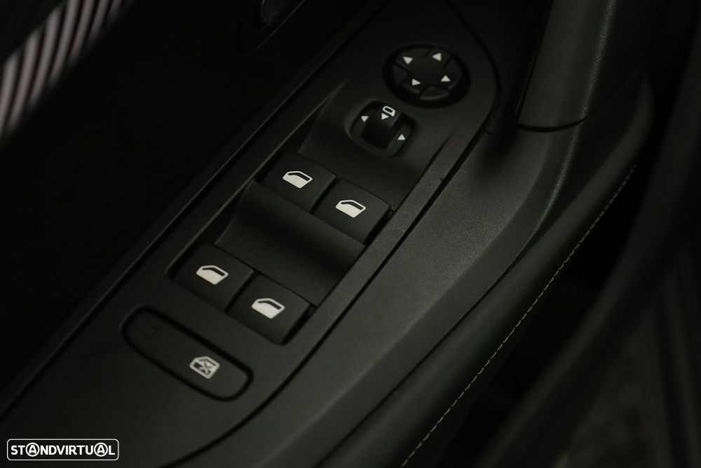 Peugeot 2008 1.2 PureTech Allure EAT8 - 20