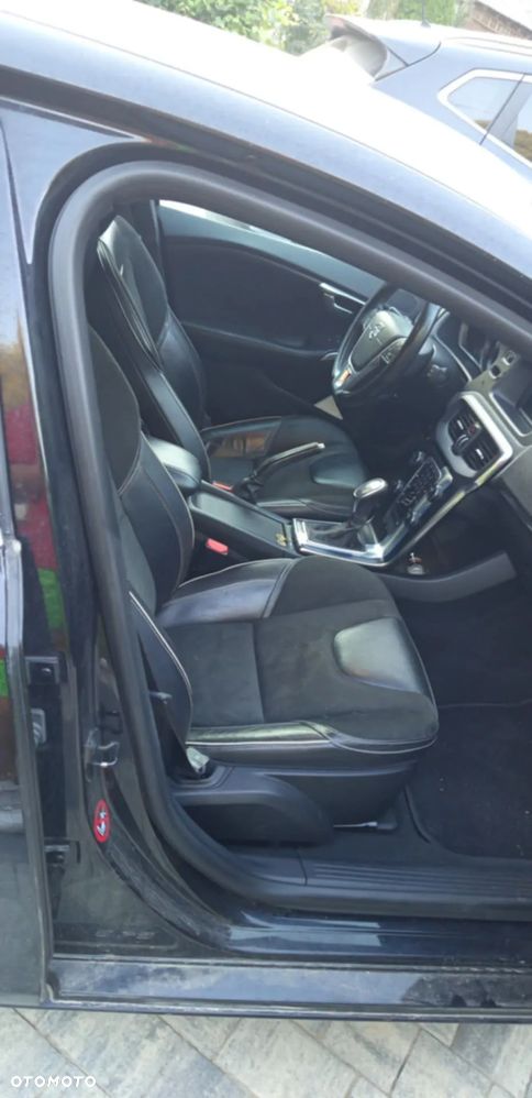 Volvo V40 D3 R Design - 4