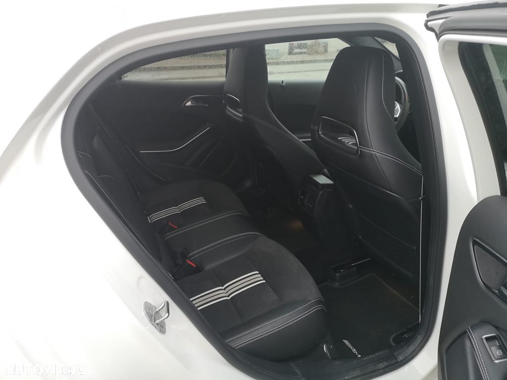 Mercedes-Benz GLA 250 4MATIC 7G-DCT Peak Edition - 10