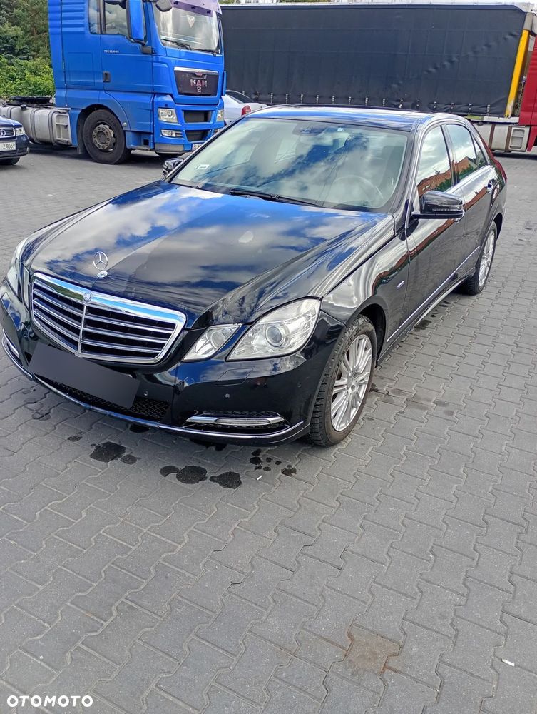 Mercedes-Benz Klasa E 200 BlueTEC 7G-TRONIC Elegance - 4
