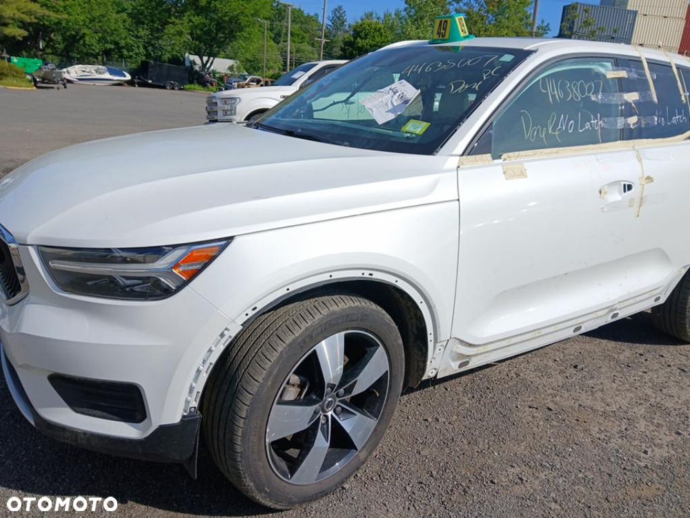 Volvo XC 40 T5 AWD Momentum - 6