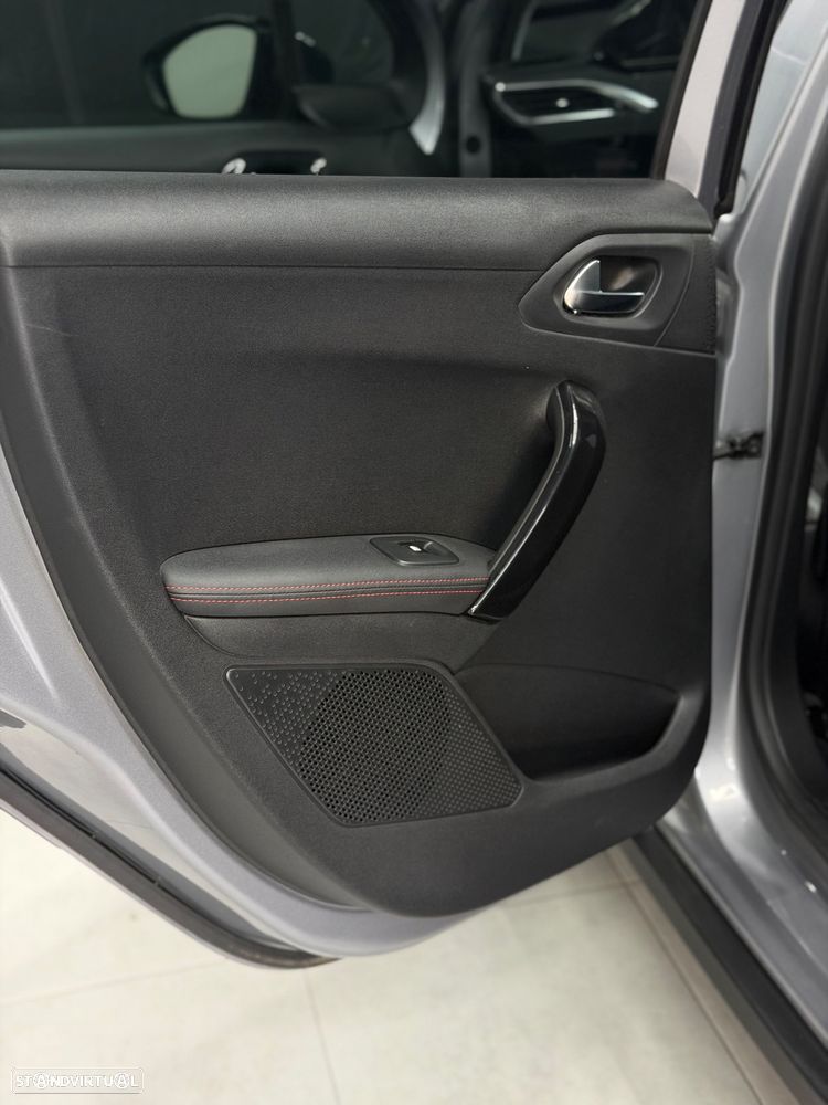 Peugeot 2008 1.2 PureTech GT Line EAT6 - 32