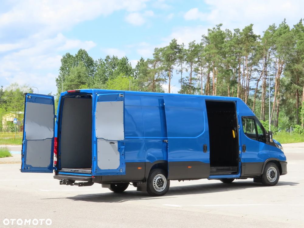 Iveco Daily 35S18 3.0 HPI 180 KM POWER Furgon Blaszak XXL 4.70 CM MAXI LONG Wysokość H2 1900 mm WZMACNIANE ZAWIESZENIE 970 Kg Ładowność HAK 3500 Kg Rozstaw Osi 4100 mm DMC 3500 Kg, WZMACNIANY Stan JAK NOWY OKAZJA DOSTEPNY I GOTOWY - 17