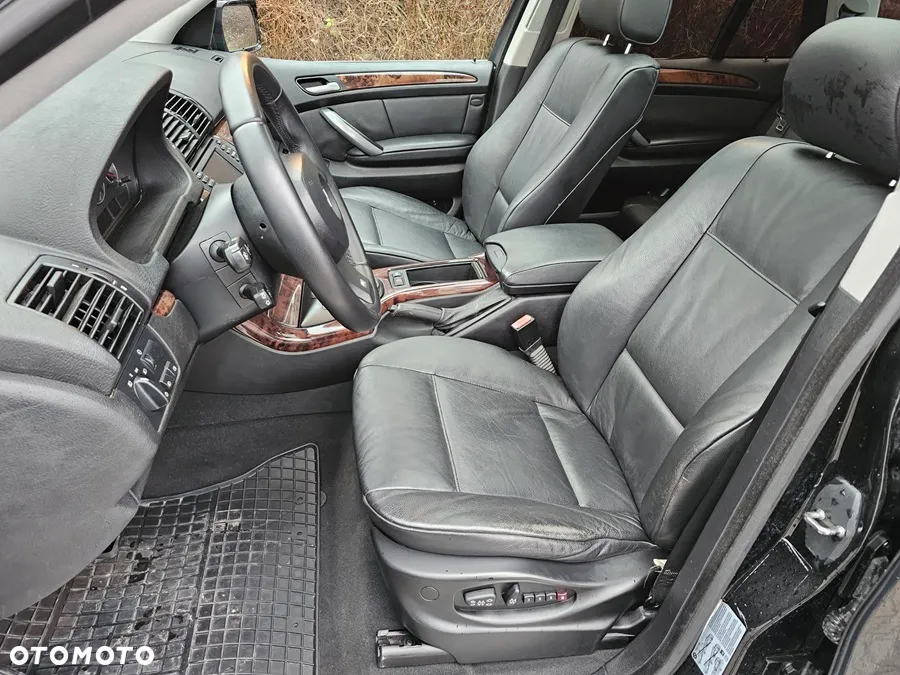 BMW X5 4.4i - 7