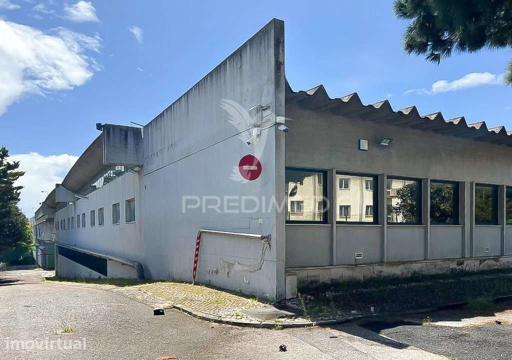 Venda de Edifício escritórios e armazém centro de Carnaxide - Grande imagem: 2/8
