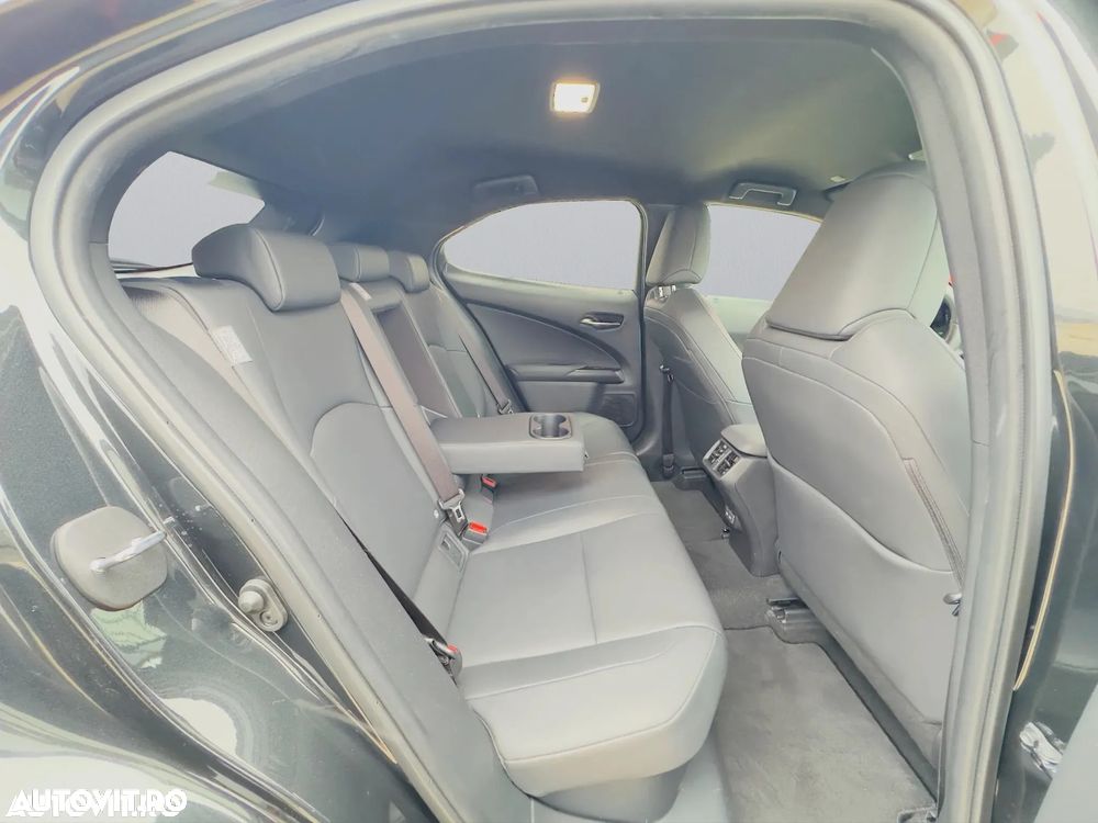 Lexus UX 250h Executive Line - 17