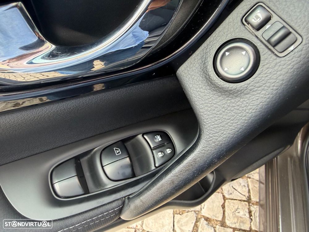 Nissan Qashqai 1.2 DIG-T N-Vision Xtronic - 38