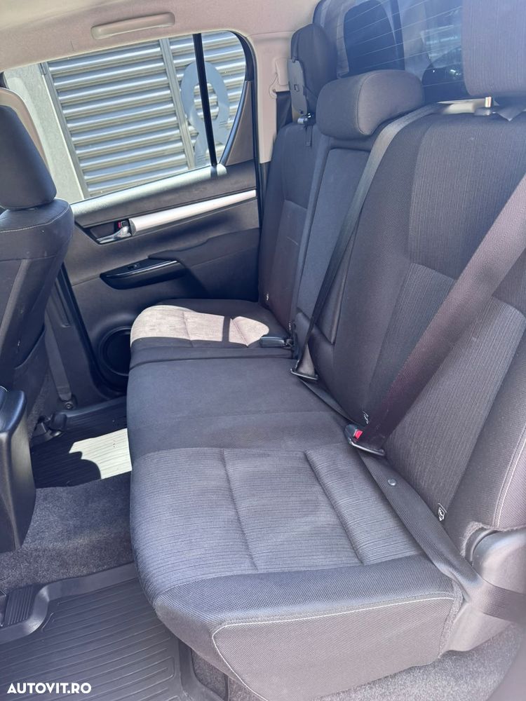 Toyota Hilux 4x4 Double Cab A/T Invincible - 12