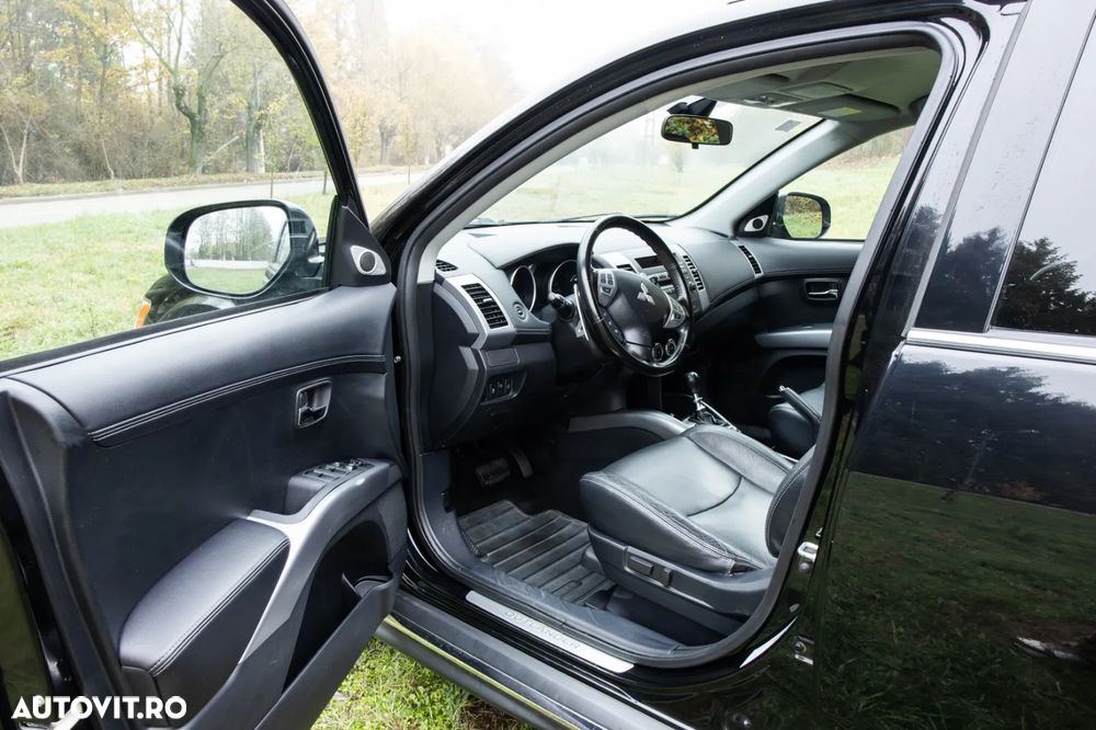 Mitsubishi Outlander - 4