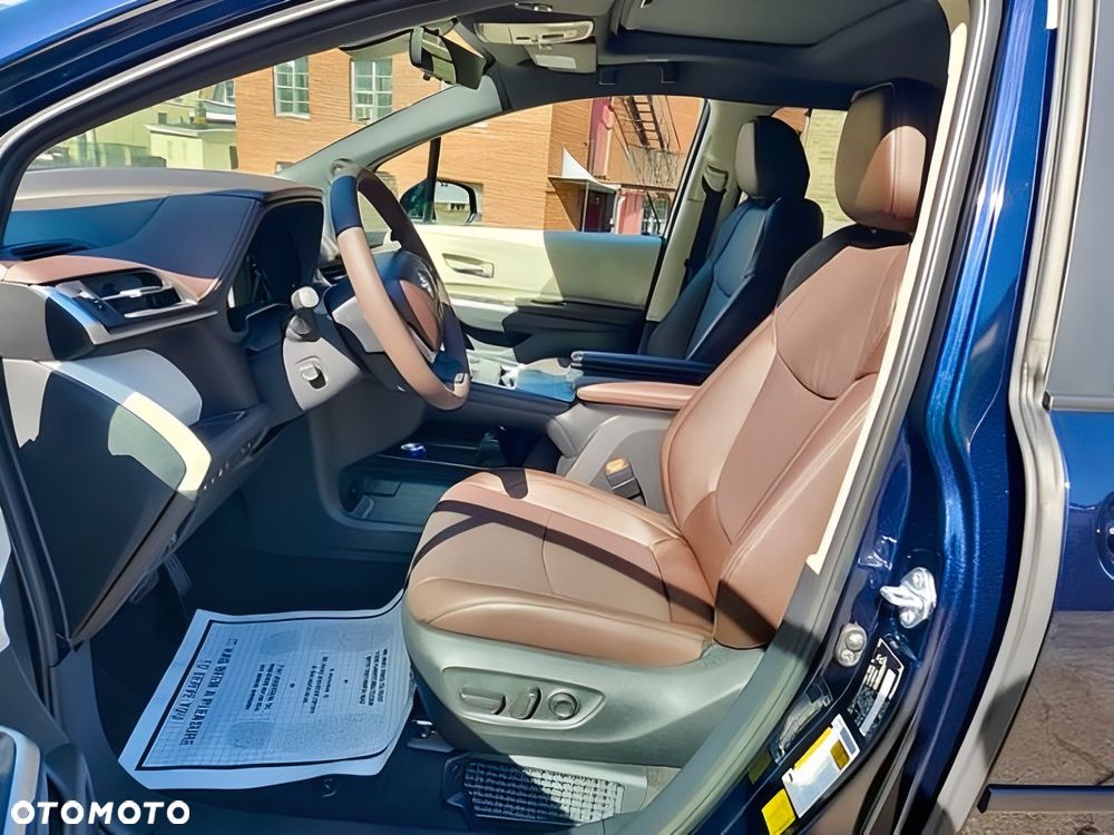 Toyota Sienna - 7