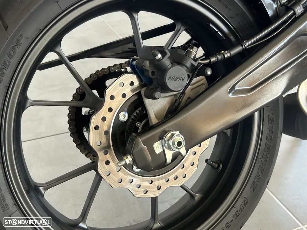 Honda CB 125R - 7