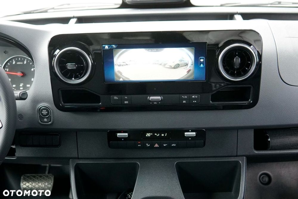 Mercedes-Benz Sprinter - 14