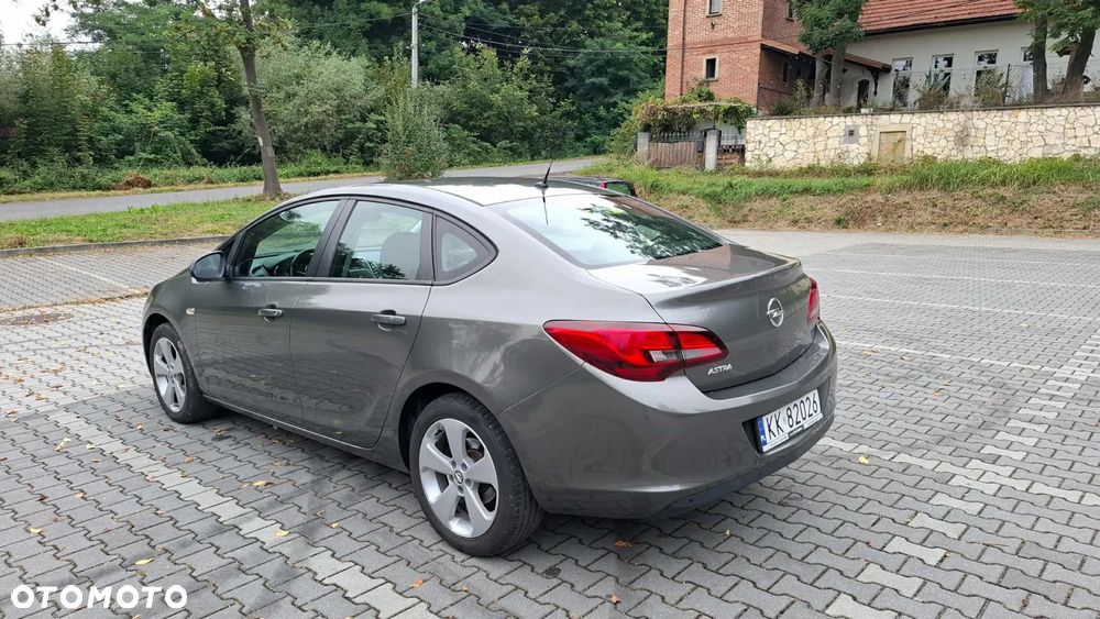 Opel Astra IV 1.6 Essentia EU6 - 2