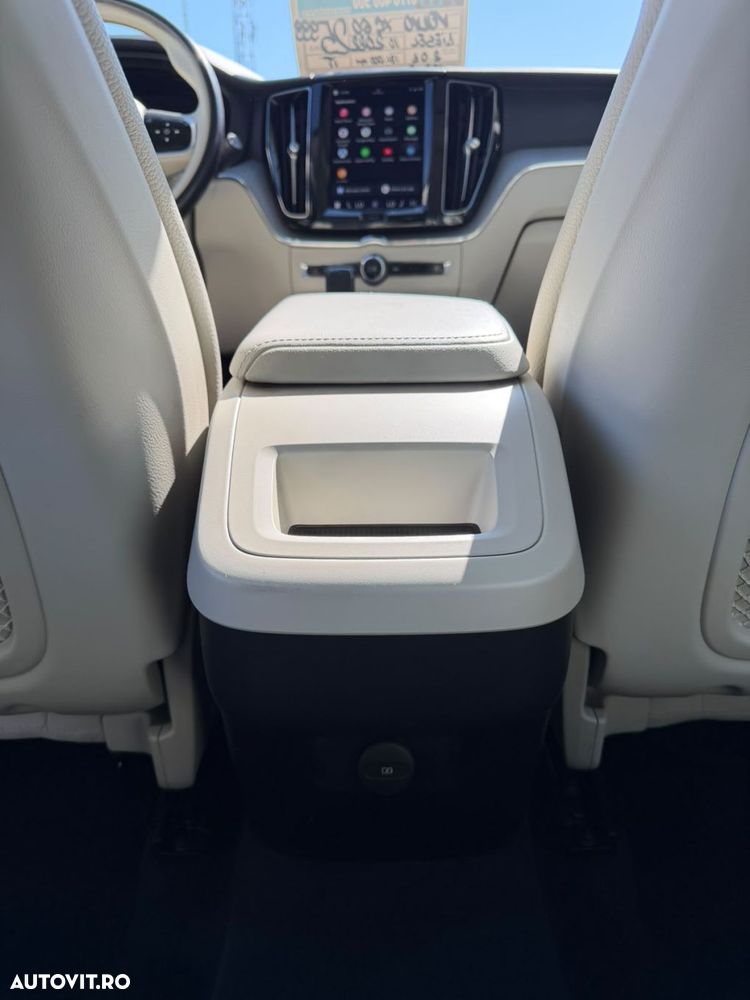 Volvo XC 60 B4 MHEV AT AWD Core - 21