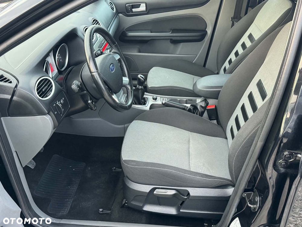 Ford Focus - 25