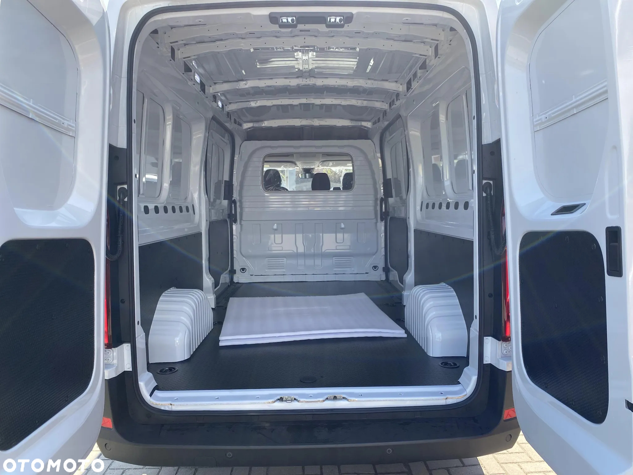 Maxus DELIVER 9 - 16